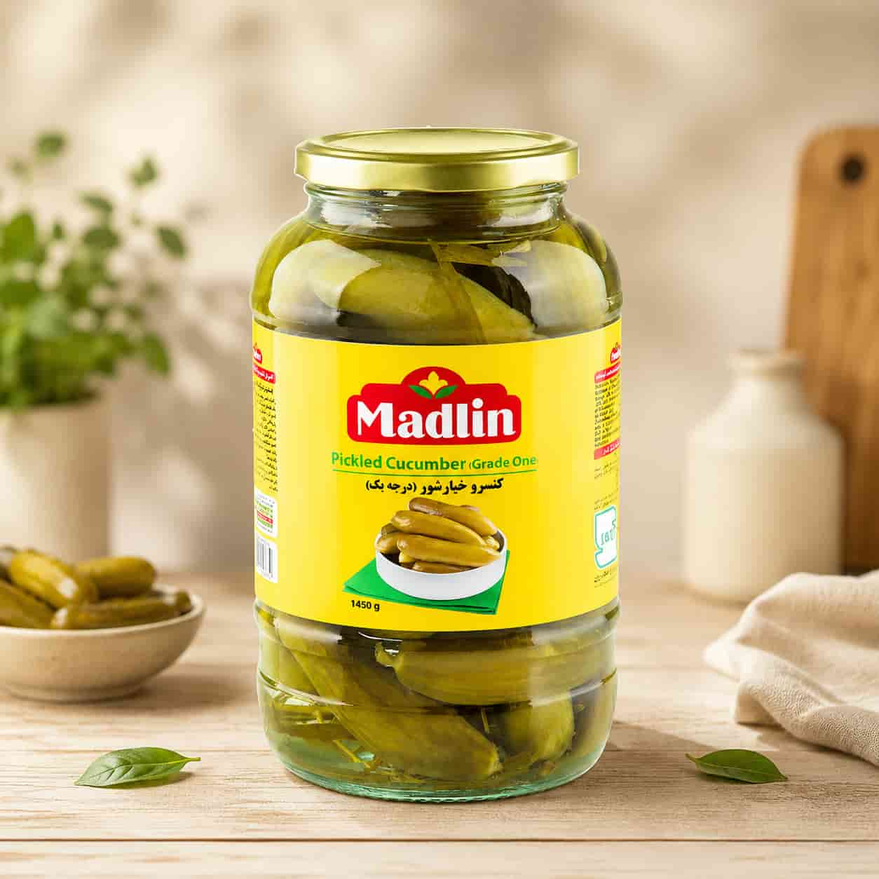 خیارشور مادلین تهیه شده از خیارهای تازه و مرغوب